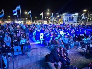Masivo apoyo al segundo día de festejos por el Aniversario
