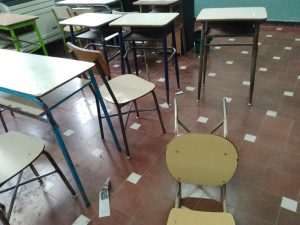 En la Escuela 26: Padres se quejan de que el secundario deja aulas y baños sin higiene