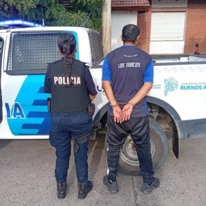 Bahía: Ataque en una heladería. Rompen todo e hieren a un empleado