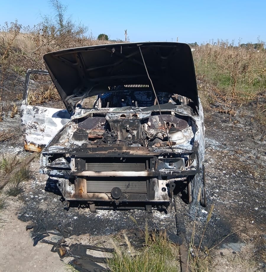 Apareció quemado el auto robado esta madrugada de la vía pública