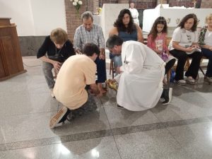 En la Parroquia Nuestra Sra. de Luján: Se realizó el tradicional lavado de pies