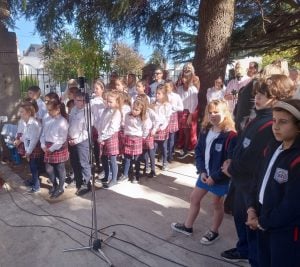 Emotivo acto por el 80º aniversario del Colegio Holandés