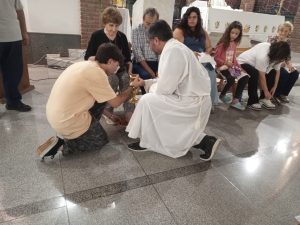 En la Parroquia Nuestra Sra. de Luján: Se realizó el tradicional lavado de pies