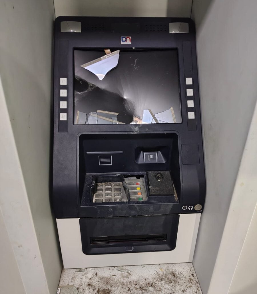 Detenido mientras rompía un cajero automático en Ingeniero White