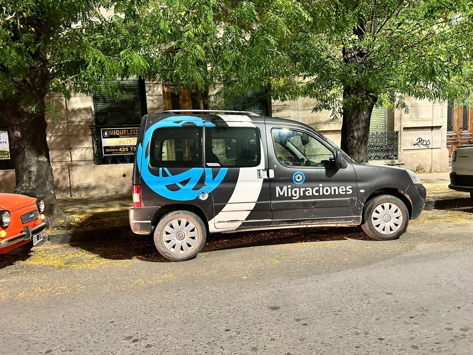 Inquietud por la presencia de un vehículo de la Dirección Nacional de Migraciones