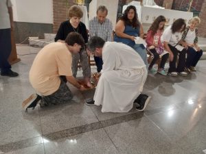 En la Parroquia Nuestra Sra. de Luján: Se realizó el tradicional lavado de pies