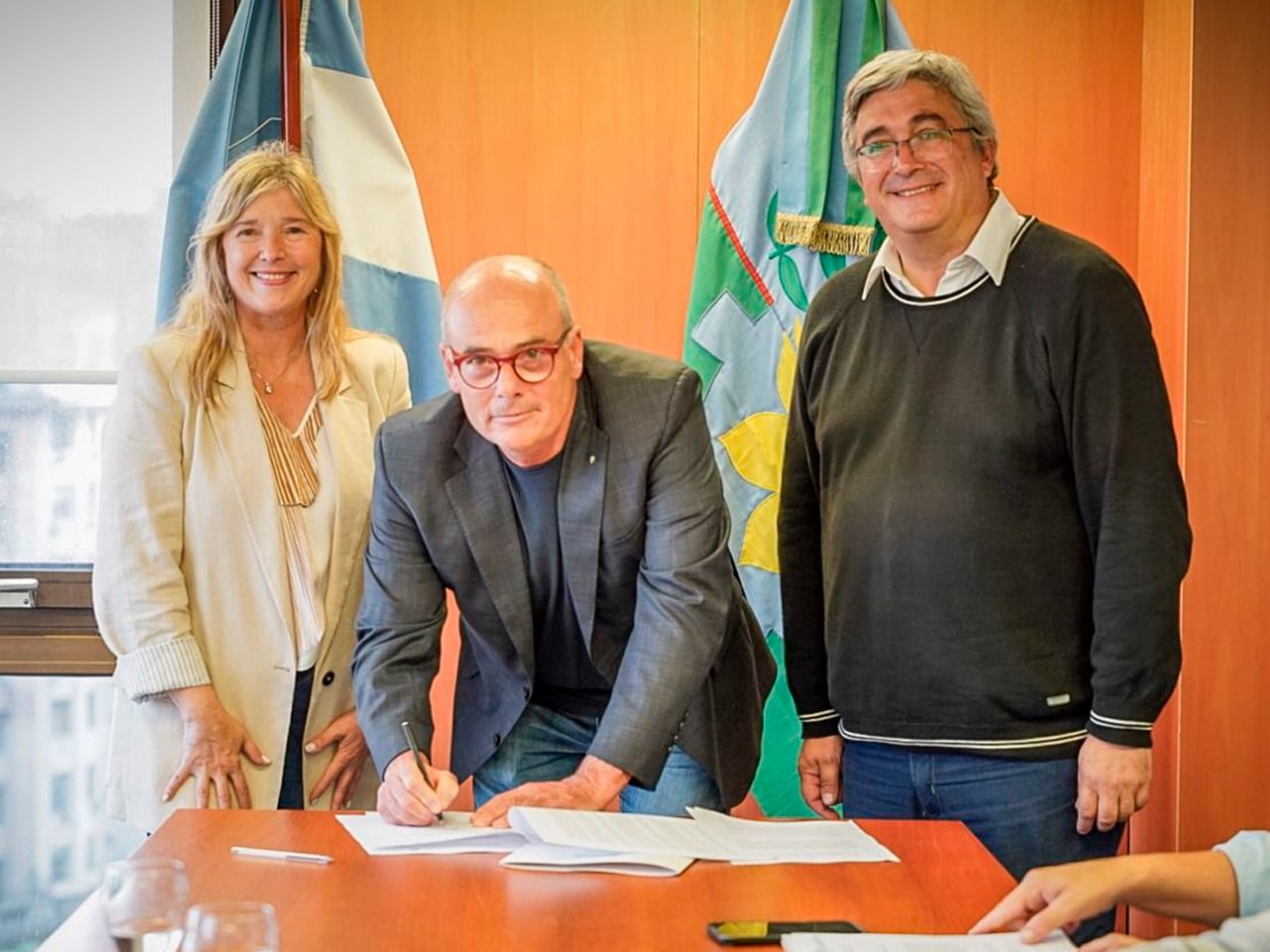 Laprida: Fisher firmó convenio para elaborar Plan director de caminos rurales