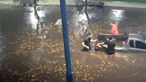 Tres muertos en el temporal de Tucumán (videos)