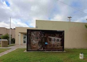 El mural homenaje a Istilart ya luce frente al centro de capacitación del Parque Industrial