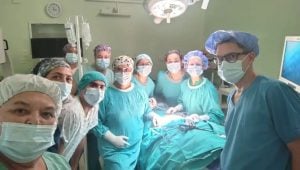 Cirugía pediátrica en Viedma permitió extirpar un quiste a una nena