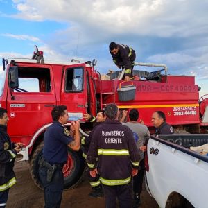 El mar “se comió” una camioneta en Marisol