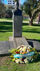 Con la ofrenda a Dardo Rocha comenzaron los actos oficiales por el Aniversario