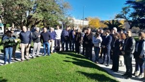 Con la ofrenda a Dardo Rocha comenzaron los actos oficiales por el Aniversario