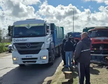 Pérdidas multimillonarias: Puerto Quequén permanece paralizado por minoritario grupo de transportistas autoconvocados