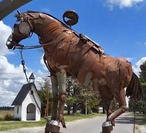 El Concejo aprobó instalar la obra El Zorro de Alan Arias en Cascallares