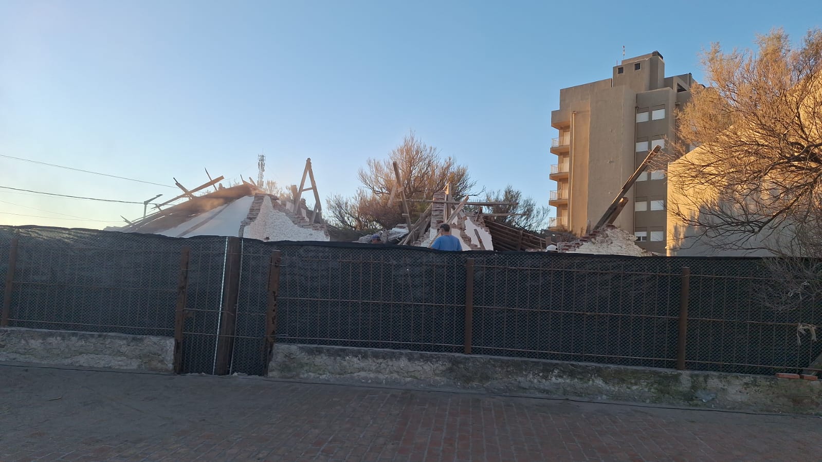 Finalmente, tras idas y vueltas históricas, la ex-casa de los Hurtado se convirtió en baldío (video)