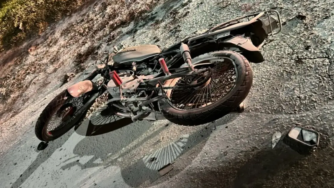 Bahía Blanca: murió un joven motociclista tras chocar contra un camión