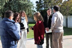 San Cayetano: Gargaglione entregó subsidios y kits escolares