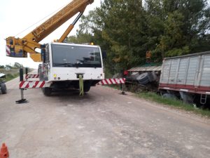 Volcó chasis de un camión en Belgrano al 4500. No hubo lesionados