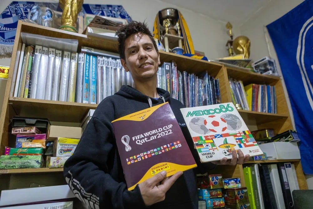 (audio) El mendocino que tiene los álbumes de todos los mundiales y sueña con ampliar su colección