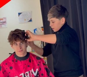 (audio) Thiago Navarro, el barbero de 13 años que conquista San Luis