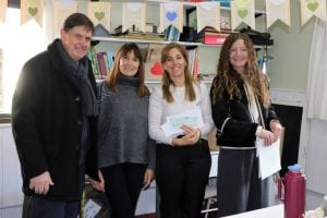 San Cayetano: Gargaglione entregó subsidios y kits escolares