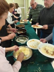Gran acompañamiento a la tallarinada de la Comisión de Reyes Magos