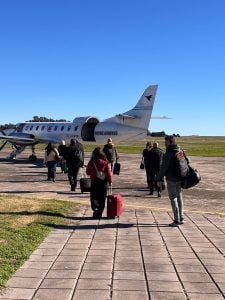 En horario, llegó un nuevo vuelo de Humming Airways