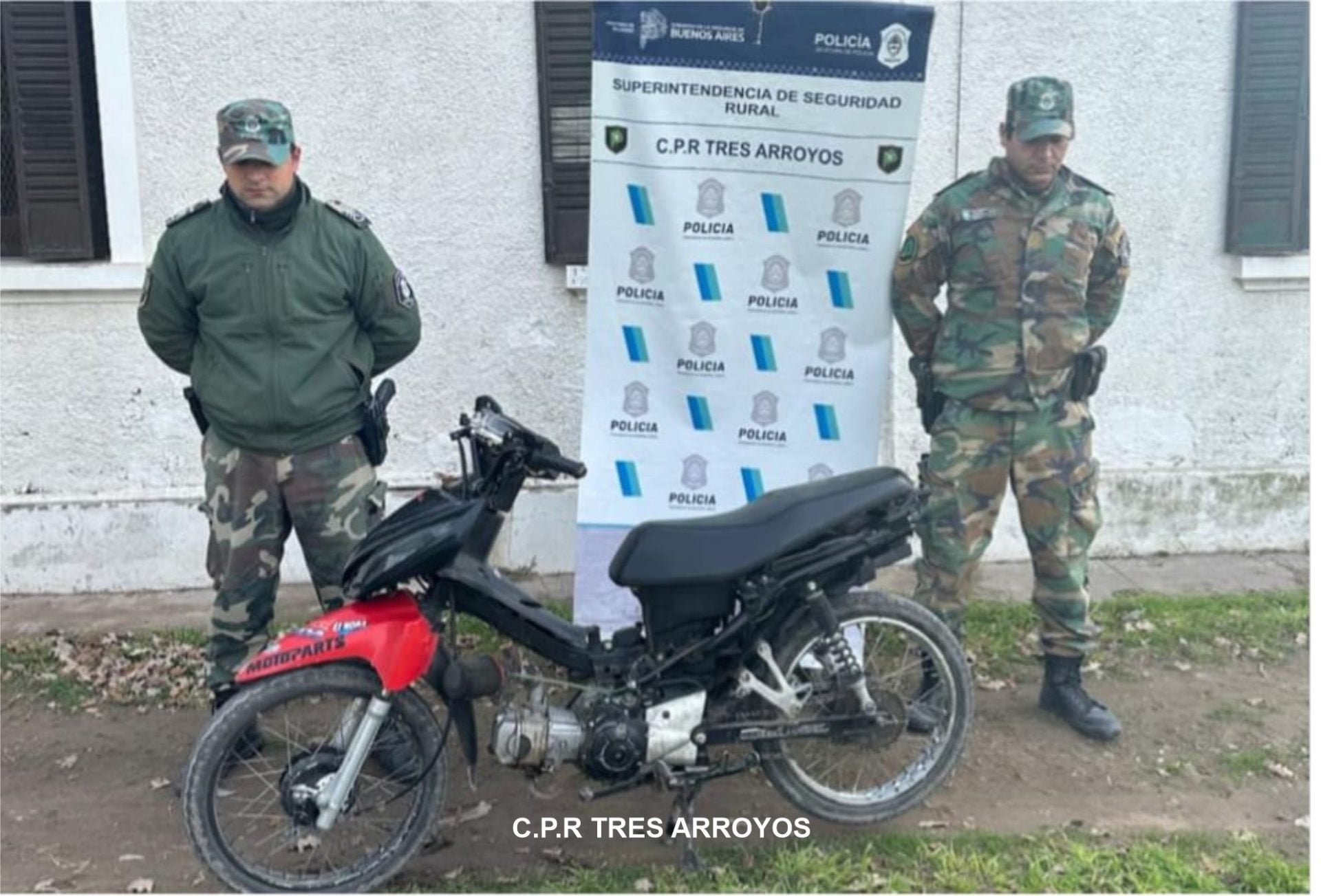 C.P.R. secuestra moto sin patente, con robo denunciado conducida por un menor