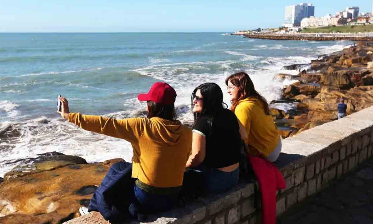 Finde largo: viajaron más de un millón de personas, pero con estadías cortas y gastos ajustados