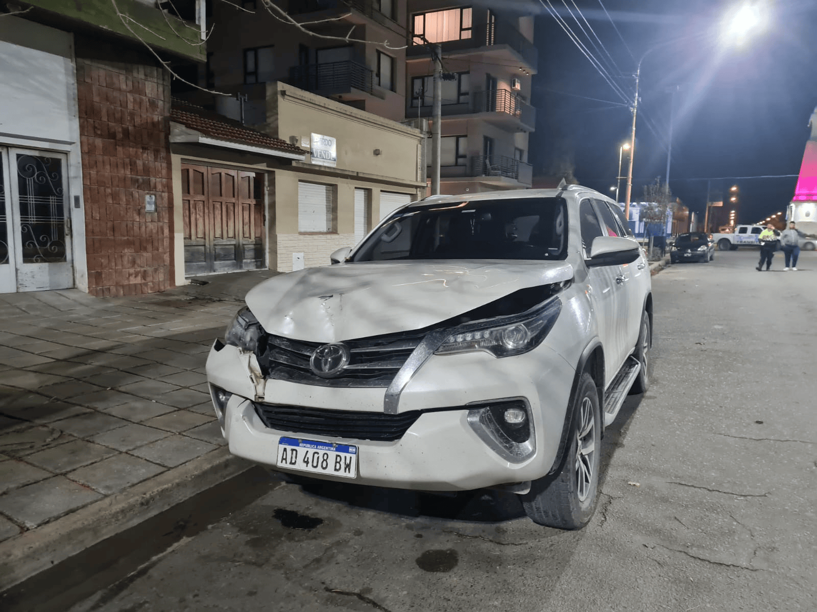 El riesgo de los recolectores: uno herido y la conductora de la camioneta que embstió también