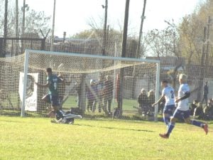 Fútbol: Villa Del Parque sigue imparable