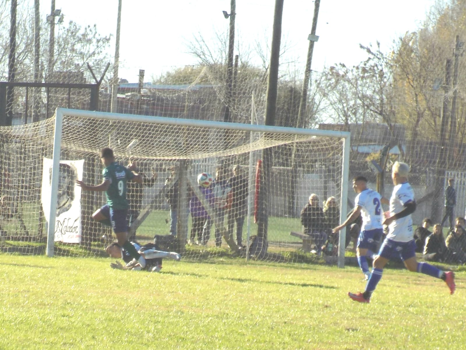 Fútbol: Villa Del Parque sigue imparable