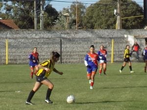 Fútbol femenino: Triunfos de Colegiales y Huracán en el cierre de la 5ª fecha (videos)