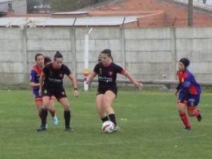 Fútbol femenino: Ganó Huracán y es único puntero y Colegiales perdió el invicto