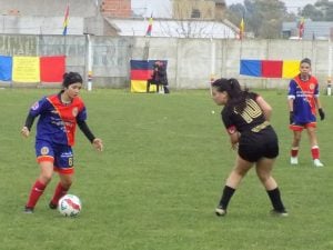 Fútbol femenino: Ganó Huracán y es único puntero y Colegiales perdió el invicto