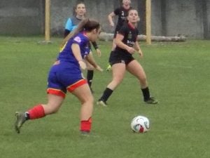 Fútbol femenino: Ganó Huracán y es único puntero y Colegiales perdió el invicto
