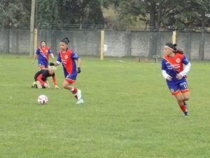 Fútbol femenino: Ganó Huracán y es único puntero y Colegiales perdió el invicto