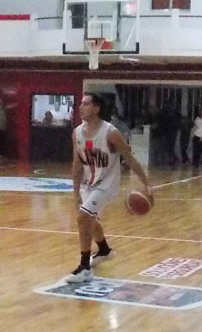 Basquet Provincial: Alumni ganó y sigue puntero
