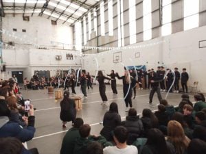 (audio) Una escuela de Hurlingham fue reconocida entre las 50 mejores del mundo por su educación para la paz