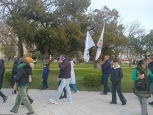 En Tres Arroyos también se marchó por el desfinanciamiento universitario (videos)
