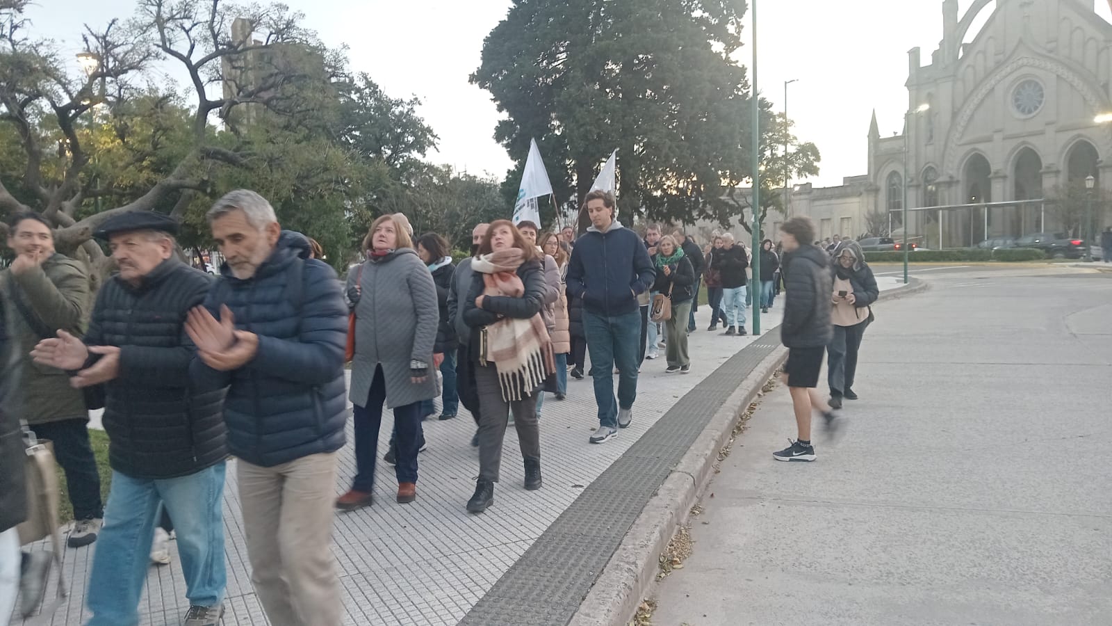 En Tres Arroyos también se marchó por el desfinanciamiento universitario (videos)