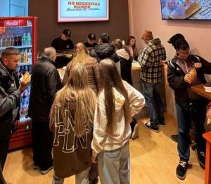 Furor en la apertura de Mr. Dog en Tres Arroyos