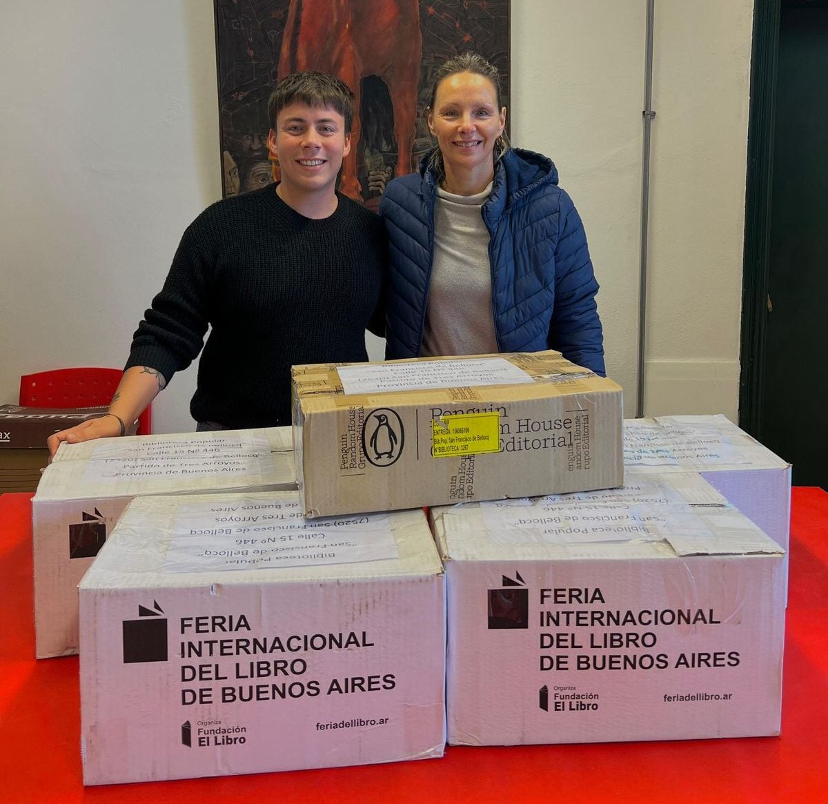 El Director de Cultura realizó la entrega de libros adquiridos en la Feria Internacional del Libro