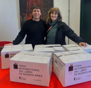 El Director de Cultura realizó la entrega de libros adquiridos en la Feria Internacional del Libro