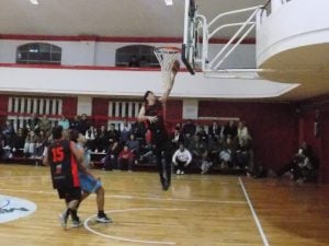 Básquet: ganaron Huracán y Huracán de Necochea