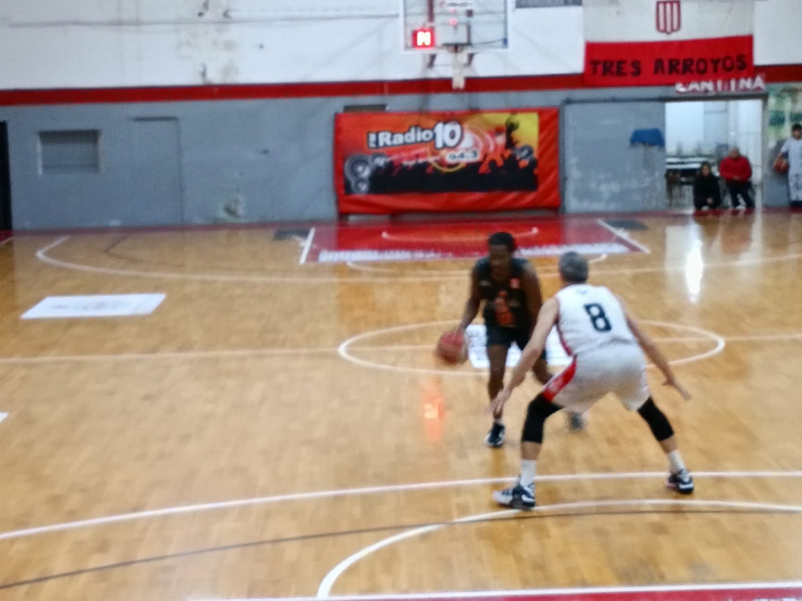 Básquet: ganaron Huracán y Huracán de Necochea