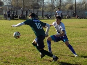Fútbol: Villa Del Parque sigue imparable