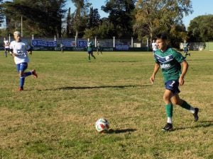 Fútbol: Villa Del Parque sigue imparable