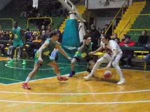 Básquet local: Costa Sud venció a Alumni 